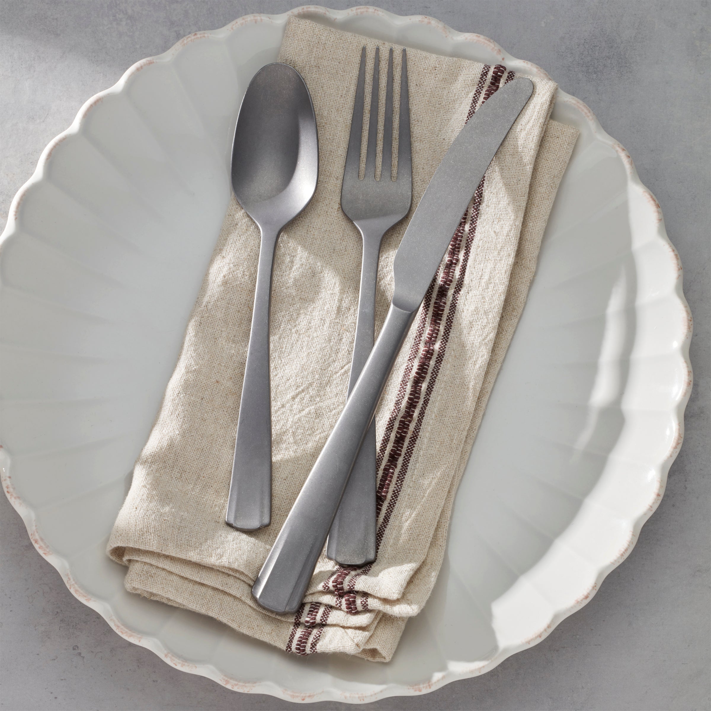 Lenox Westmore French Perle Scallop Vintage 65-Piece Flatware Set - Image 9