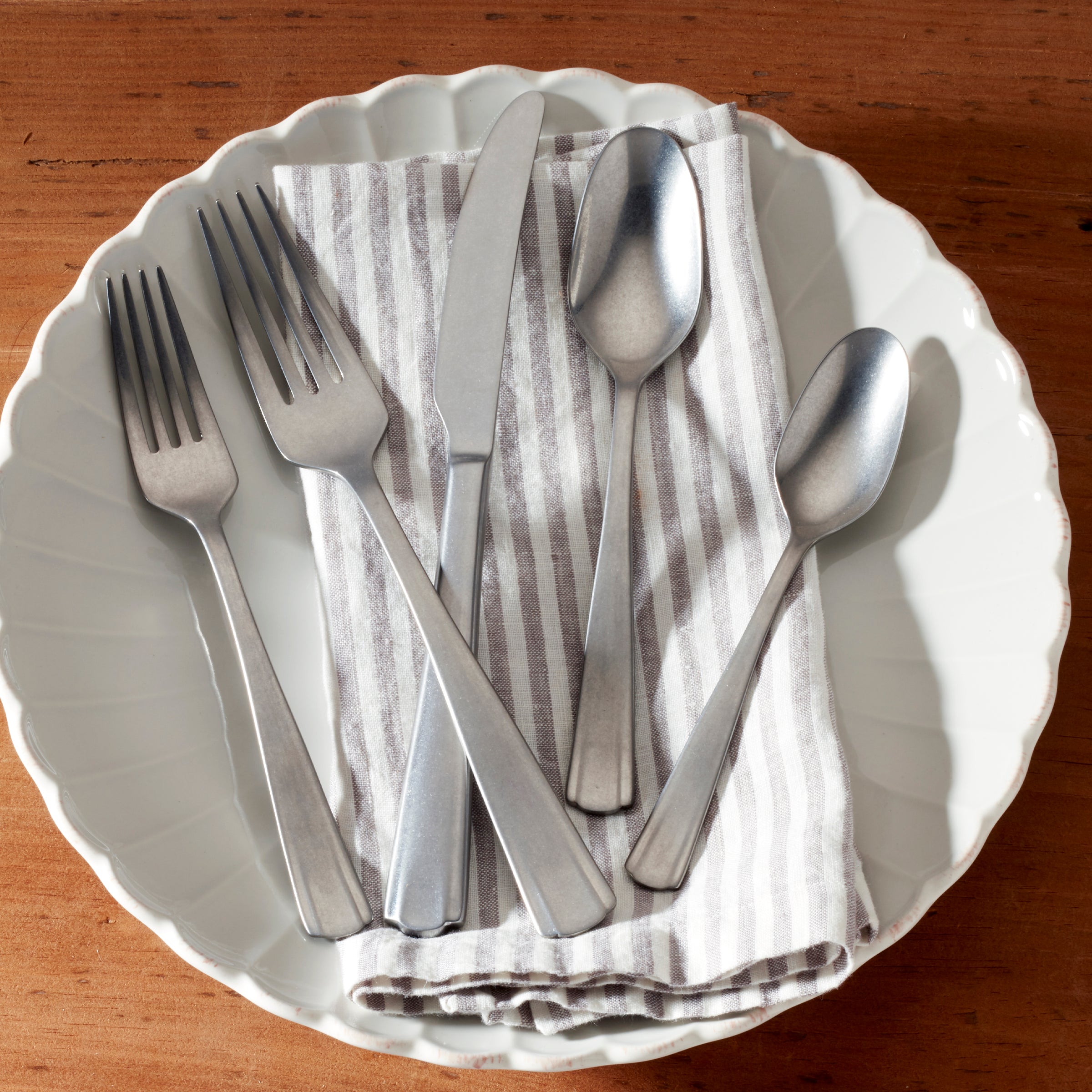 Lenox Westmore French Perle Scallop Vintage 65-Piece Flatware Set - Image 7