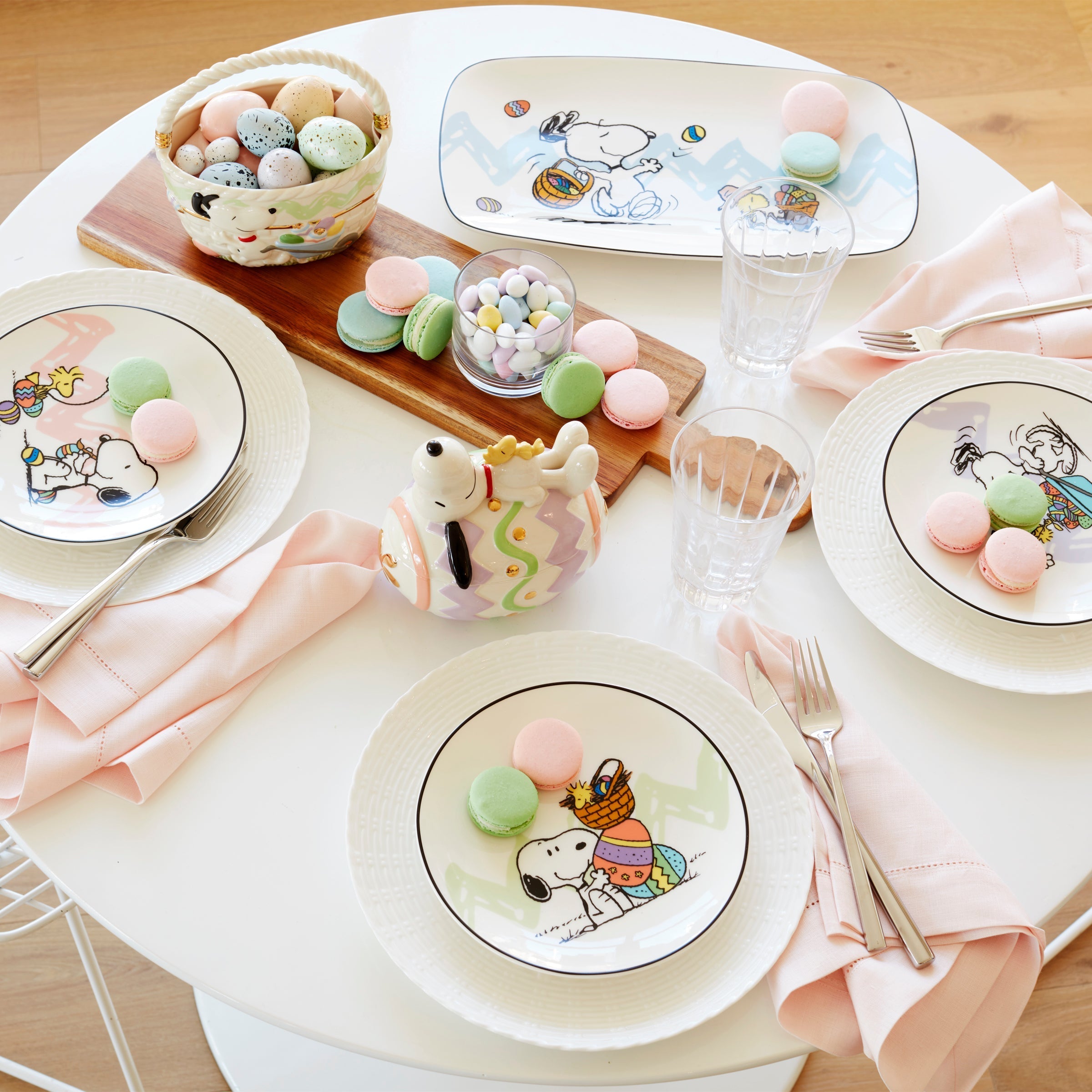 Lenox Westmore Snoopy Easter Hors d'Oeuvre Tray - Image 4